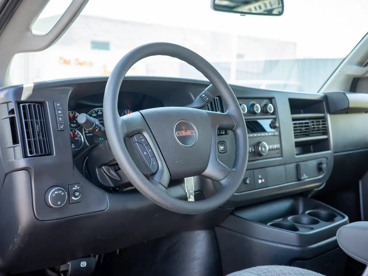 GMC Savana photo GMC Savana