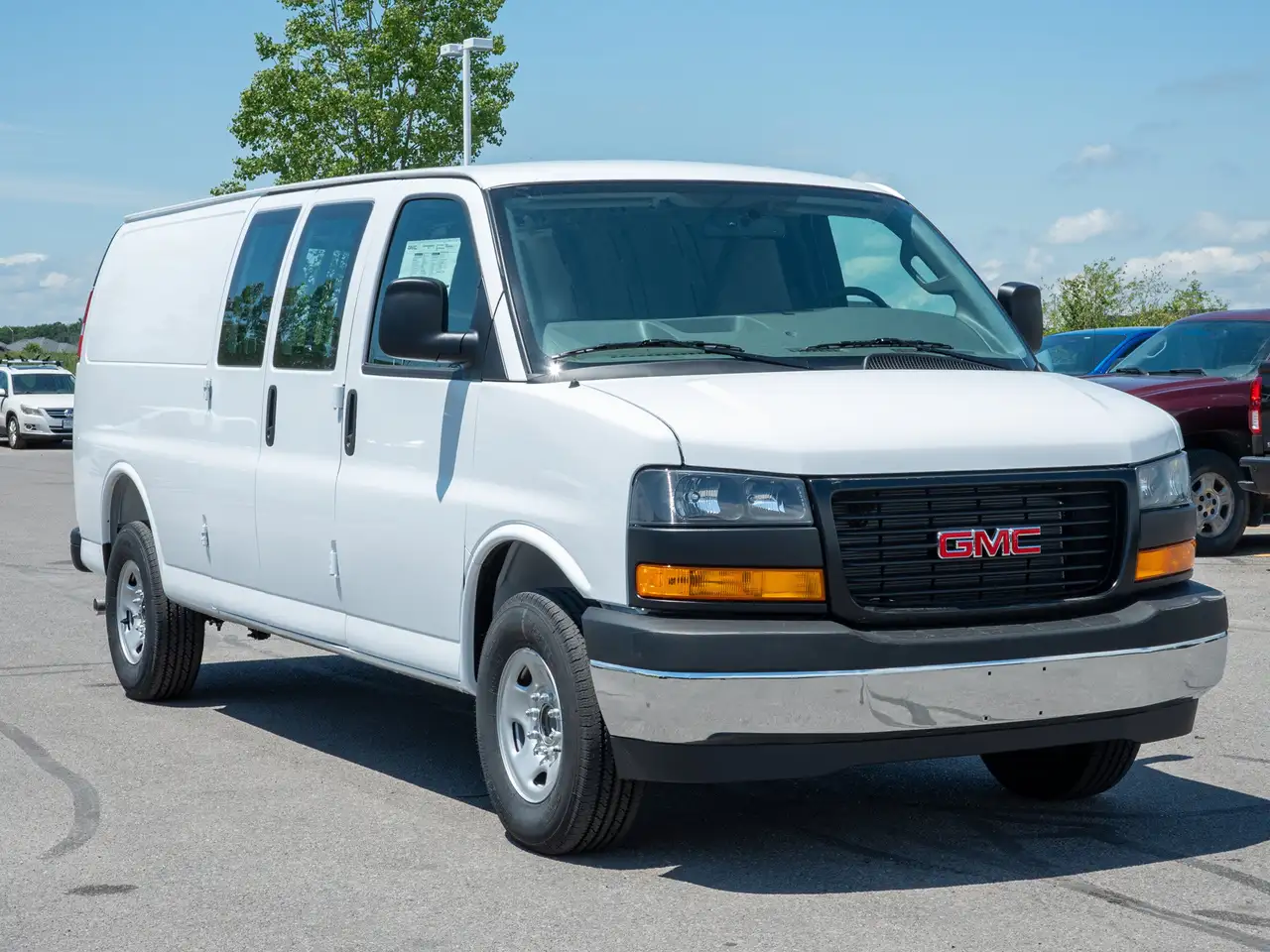 GMC Savana photo GMC Savana
