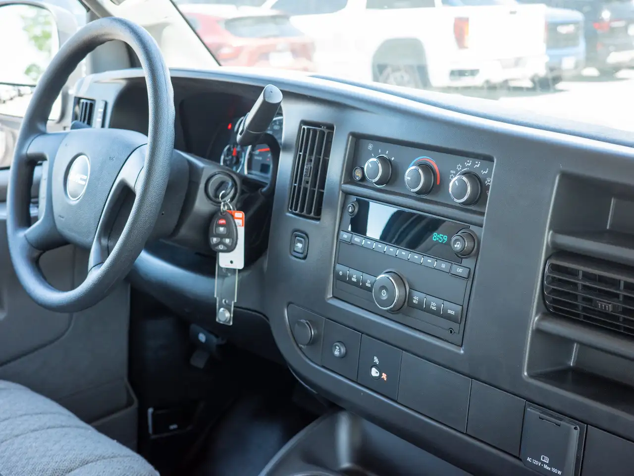 GMC Savana photo GMC Savana