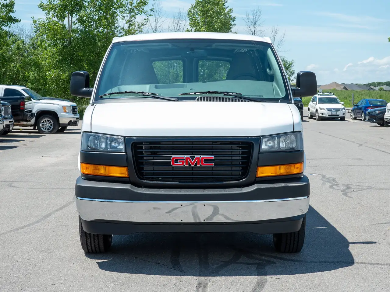 GMC Savana photo GMC Savana