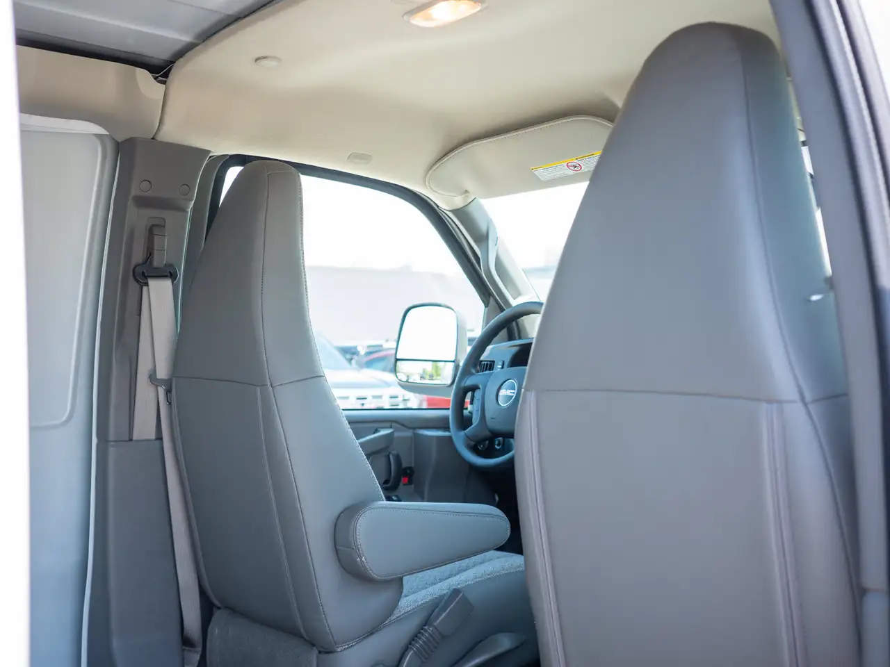 GMC Savana photo GMC Savana