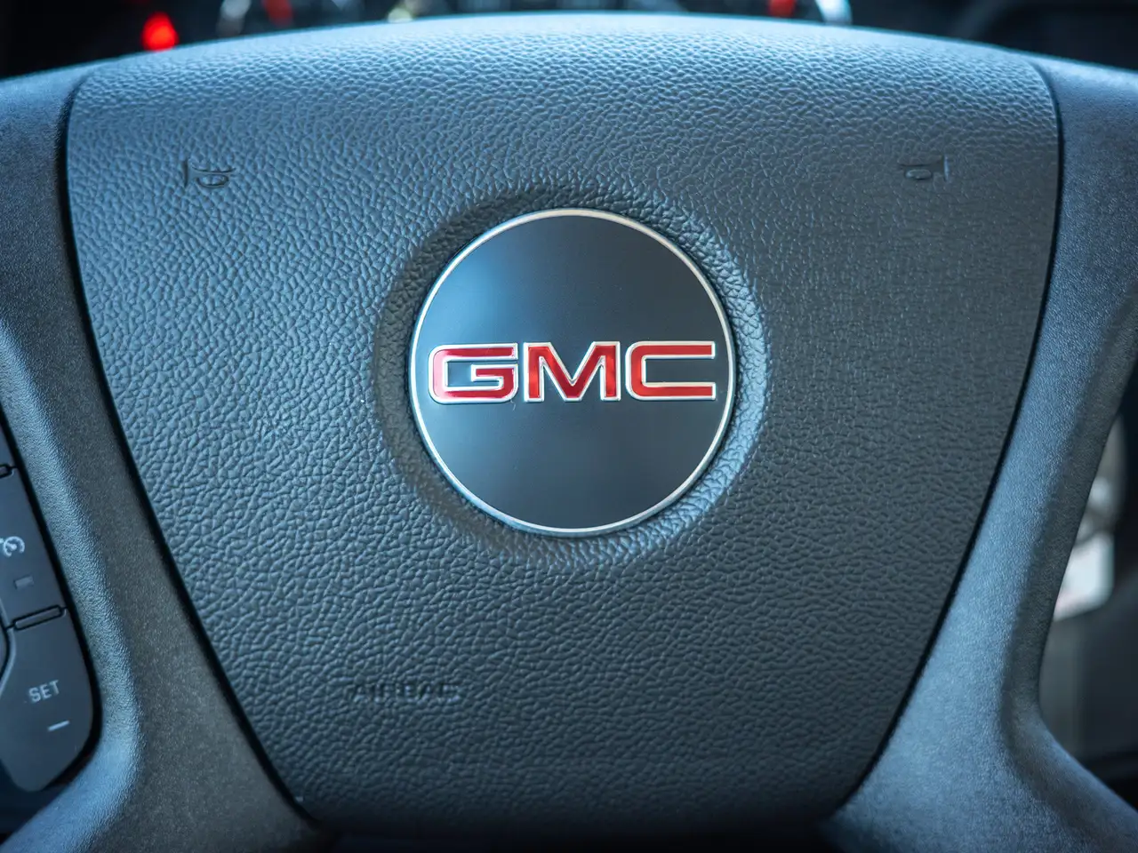 GMC Savana photo GMC Savana