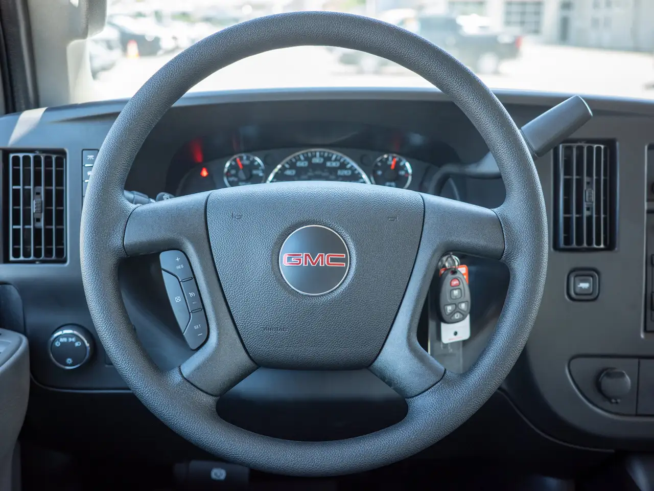 GMC Savana photo GMC Savana