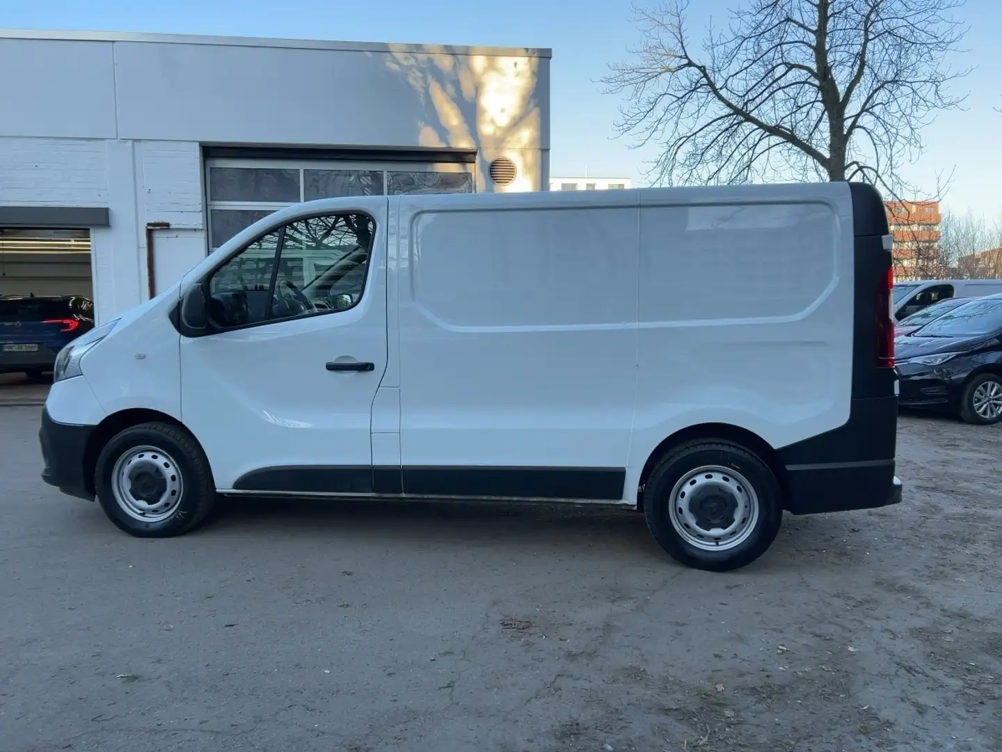 Renault Trafic Kasten L1H1 dCi 120 Klima Allwetter Weiß - 2