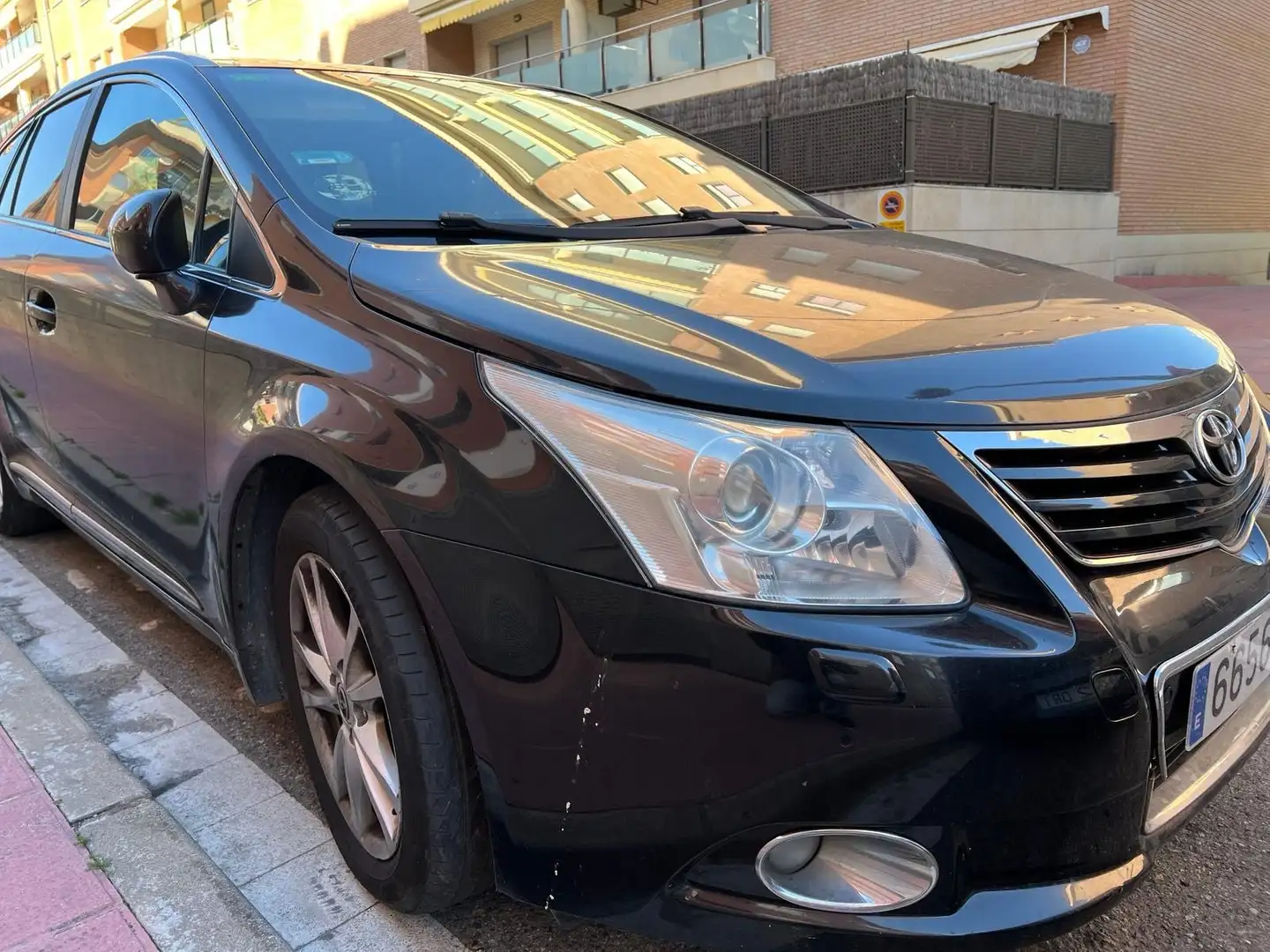 Toyota Avensis CS 2.0D-4D Advance Zwart - 2