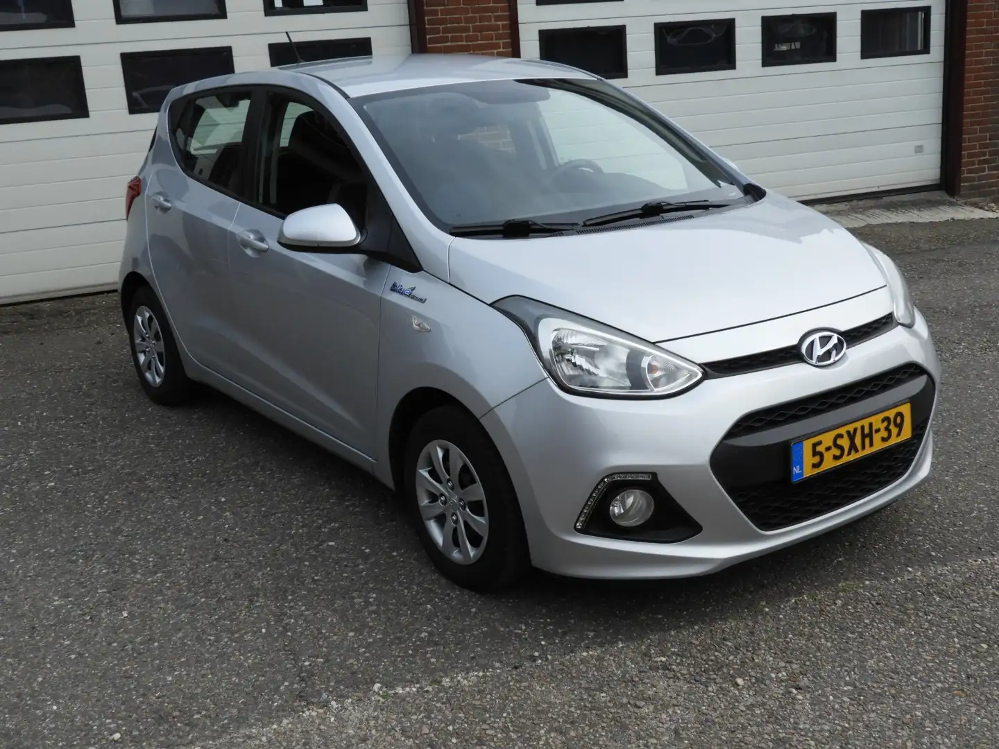 Hyundai i10 1.0i i-Motion Comf.+ Argento - 1