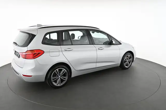 BMW 2 Series view 4