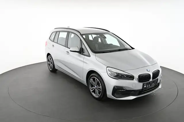 BMW 2 Series view 10