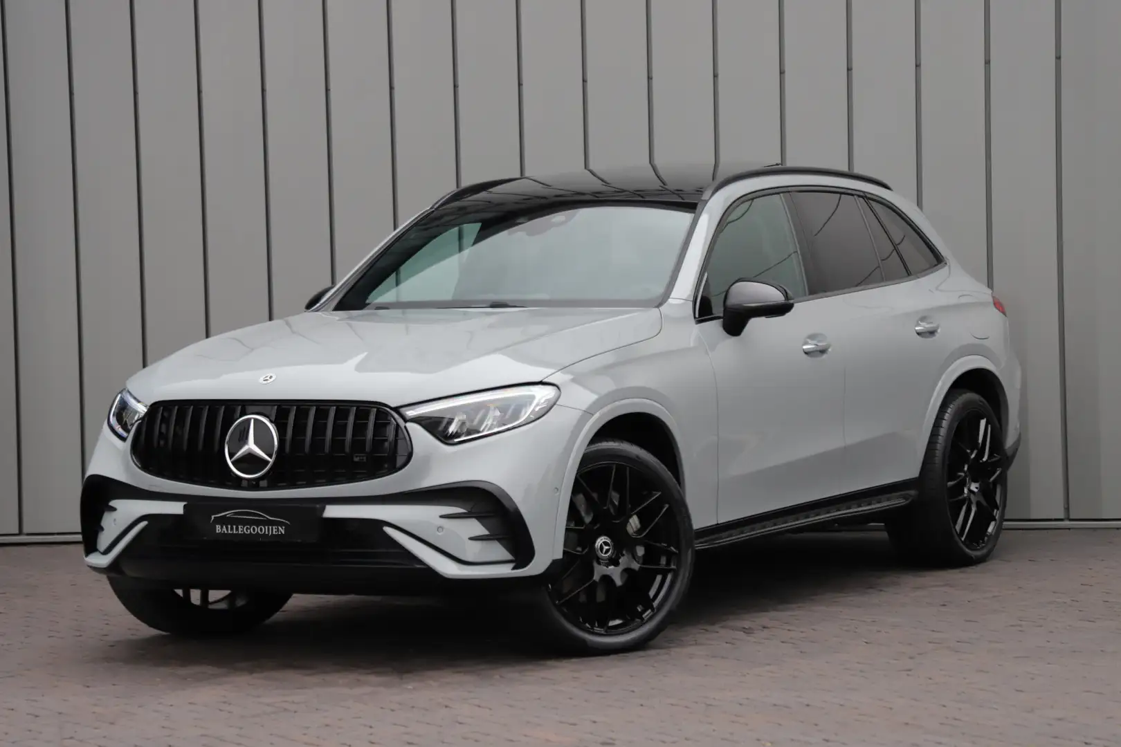 Mercedes-Benz GLC 300 300e AMG 4-Matic | 313PK | Pano | Massage | Keyles Grijs - 1