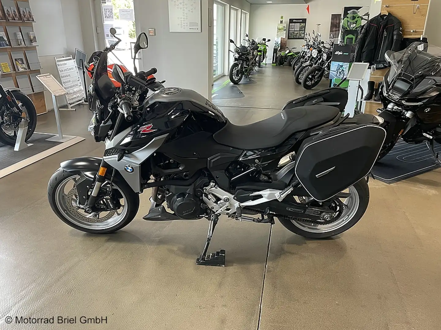 BMW F 900 R - 1