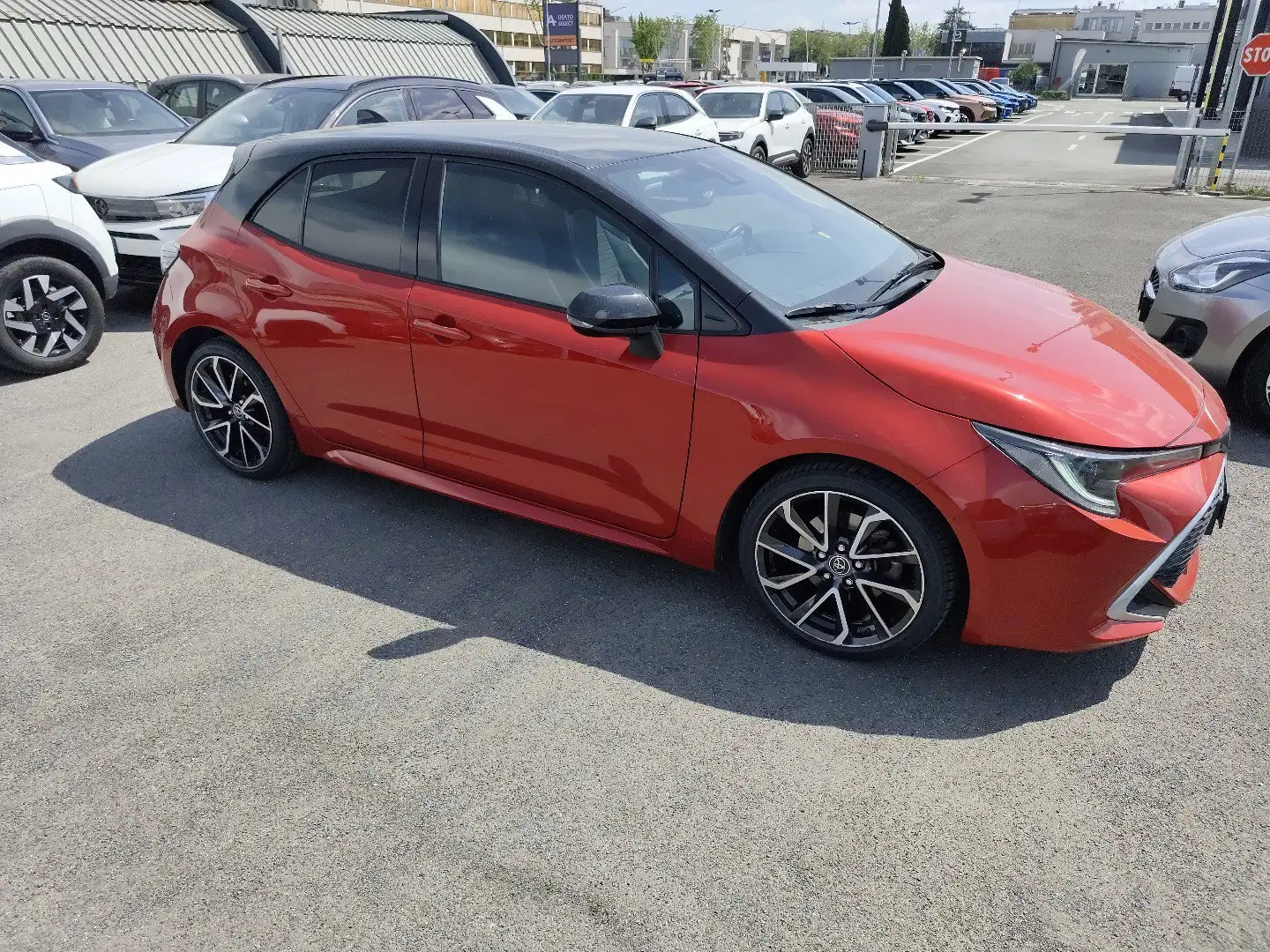 Toyota Corolla 2.0 Hybrid Lounge Piros - 1