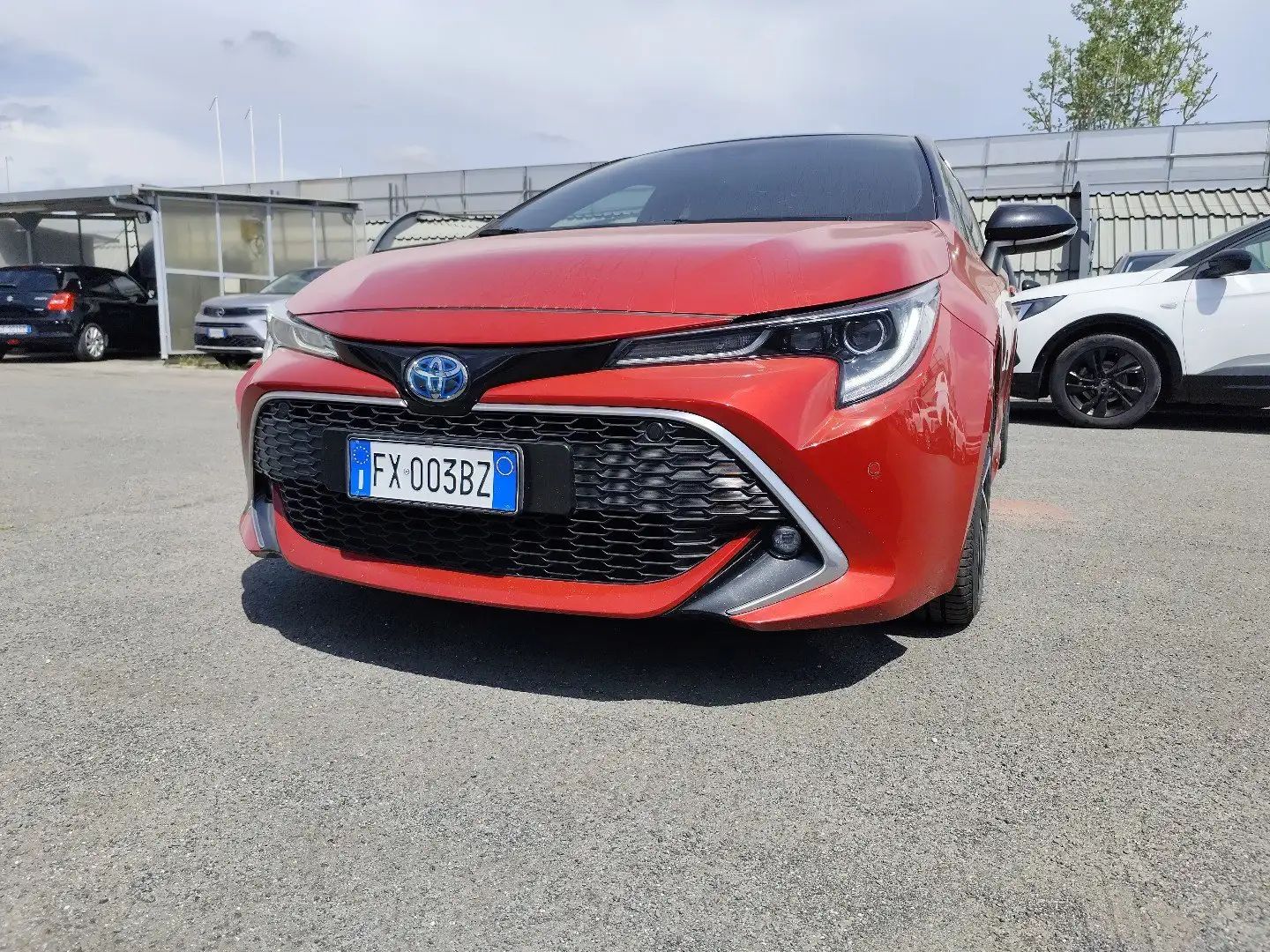 Toyota Corolla 2.0 Hybrid Lounge Piros - 2