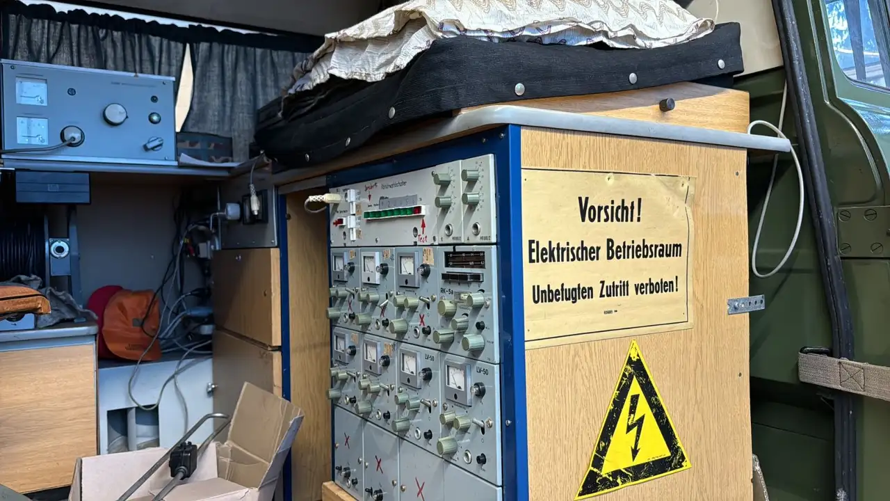 B1000 RFT Funk & Abhörwagen Stasi DDR Rarität, foto 10