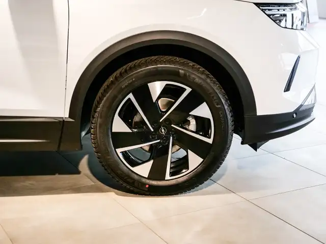 Opel Grandland view 4