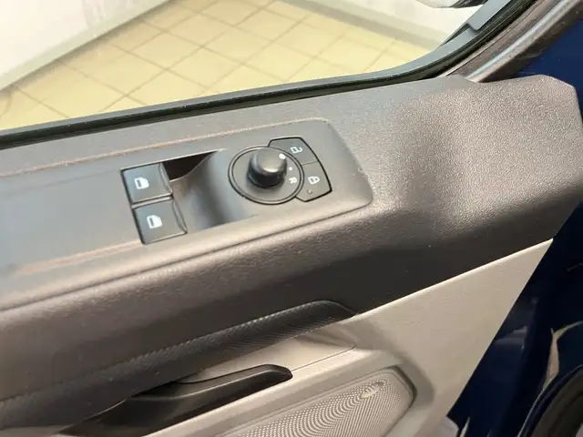 Ford Transit Custom view 17