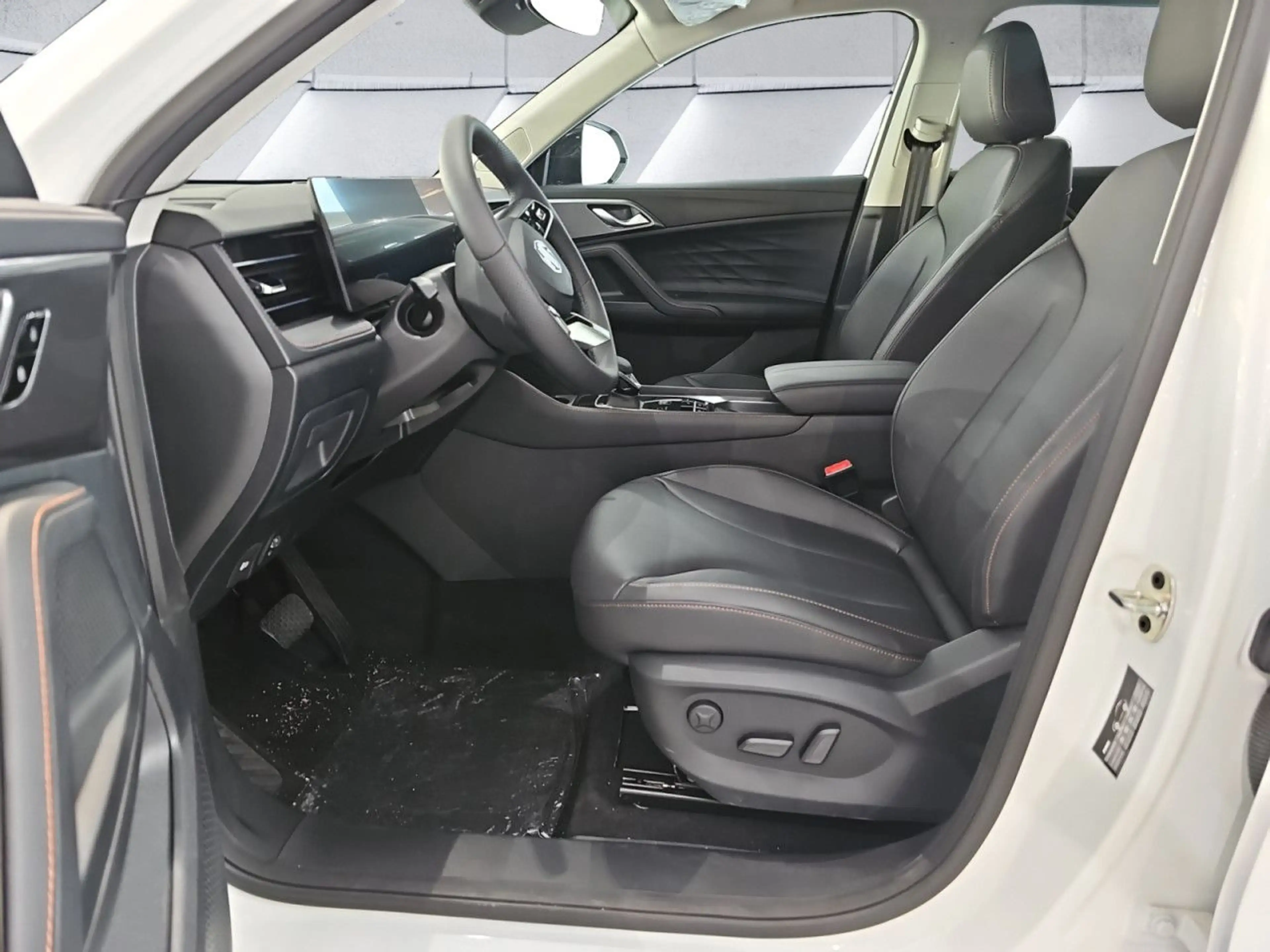MG HS HEV+ LUX MY25.5 SHZ LHZ NAV 360 Black Finanzier — photo 3