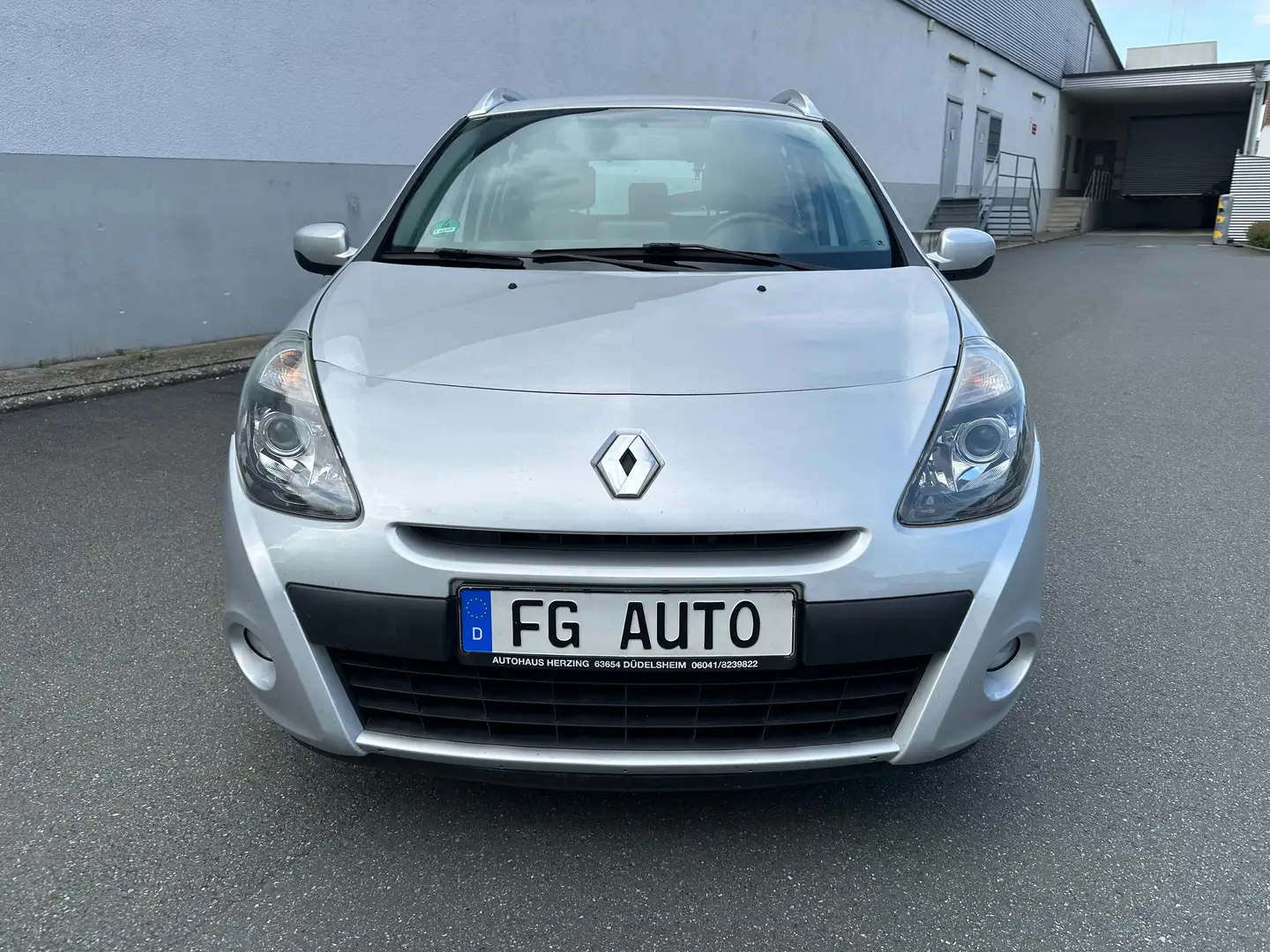 Renault Clio TCe 100 Grandtour Luxe/Navi/TÜV NEU Silber - 2