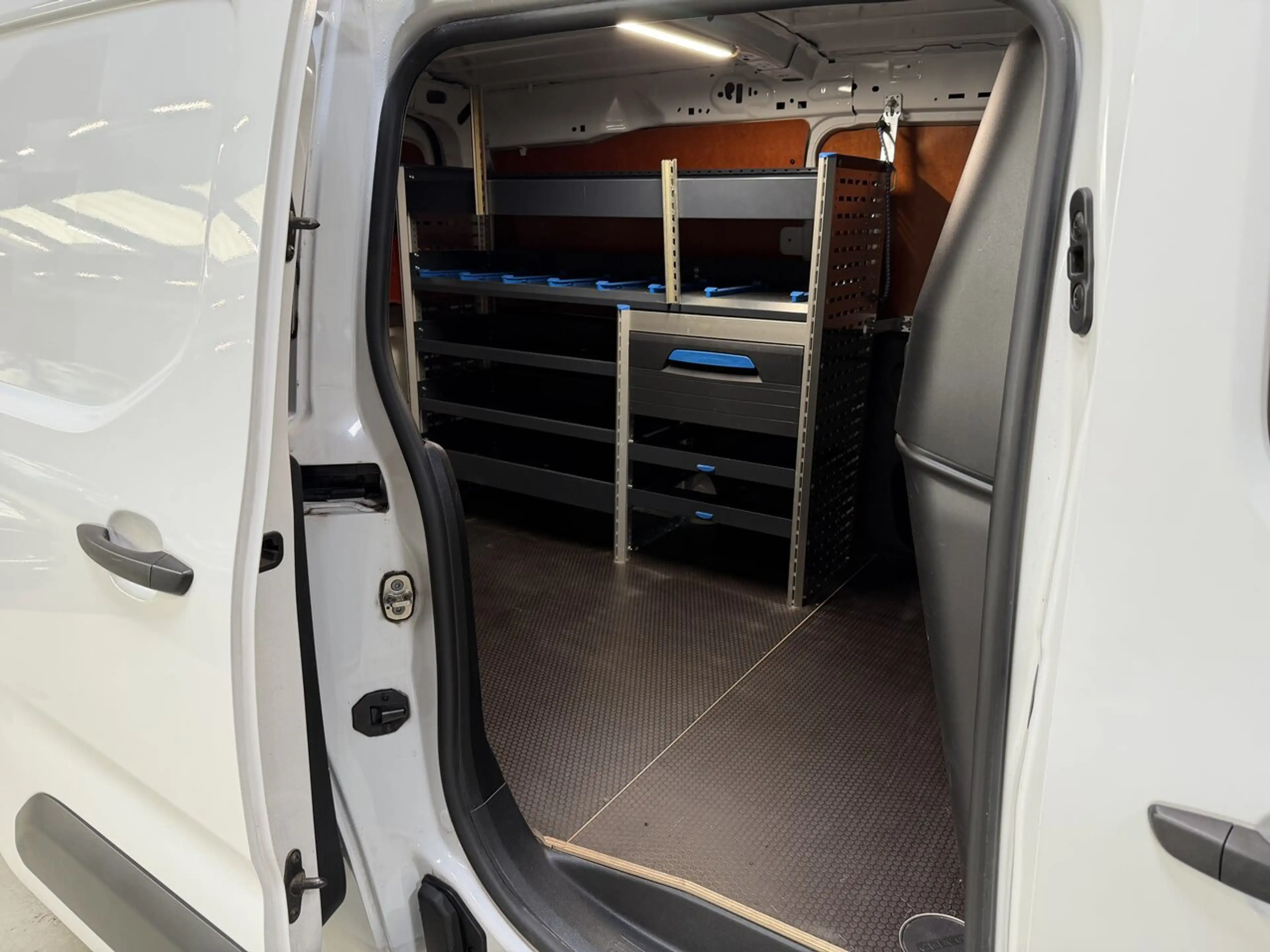Peugeot Partner 1.5d Lichte Vracht Autom. 2PL - Airco - GPS - T... — photo 7