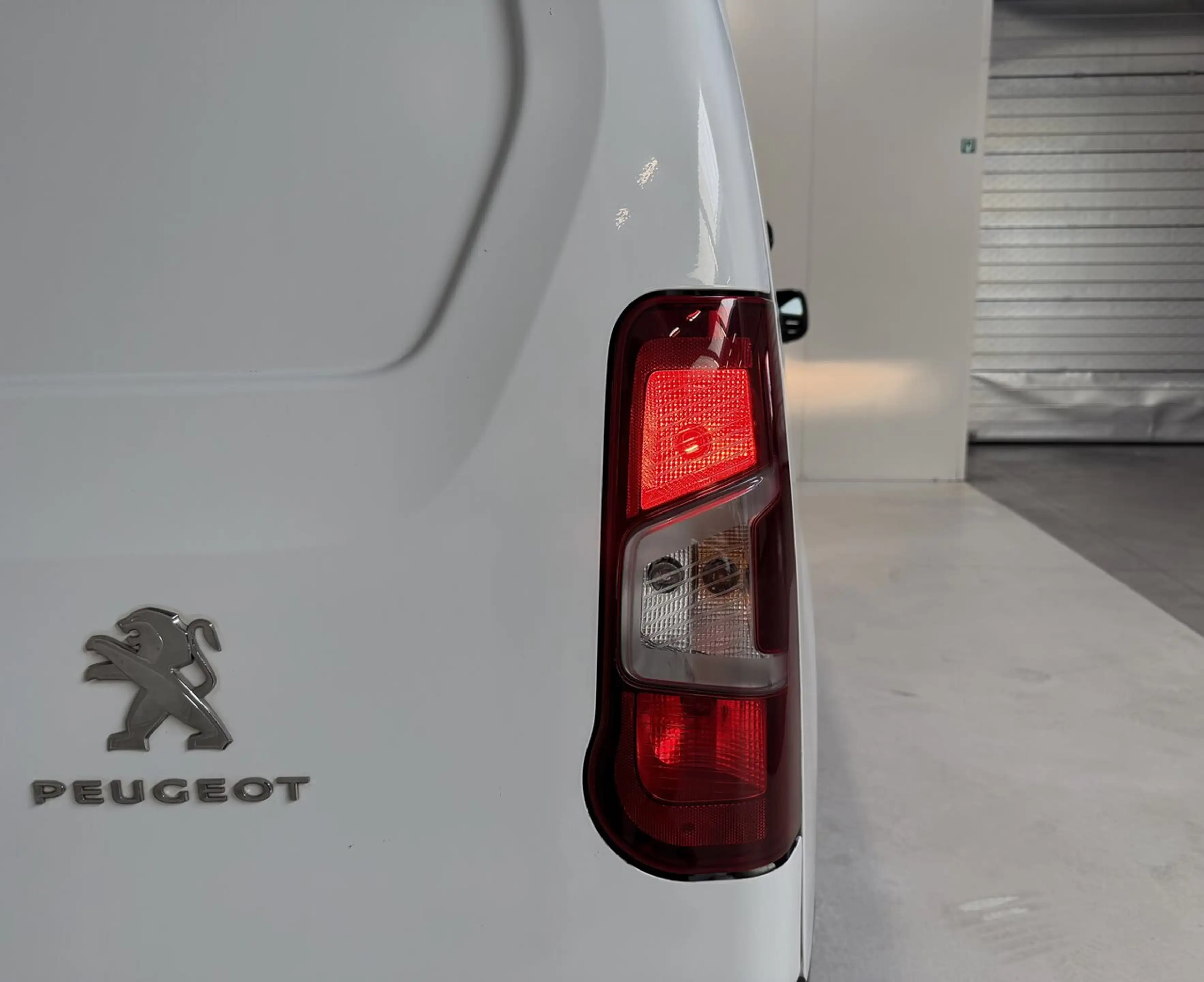 Peugeot Partner 1.5d Lichte Vracht Autom. 2PL - Airco - GPS - T... — photo 21