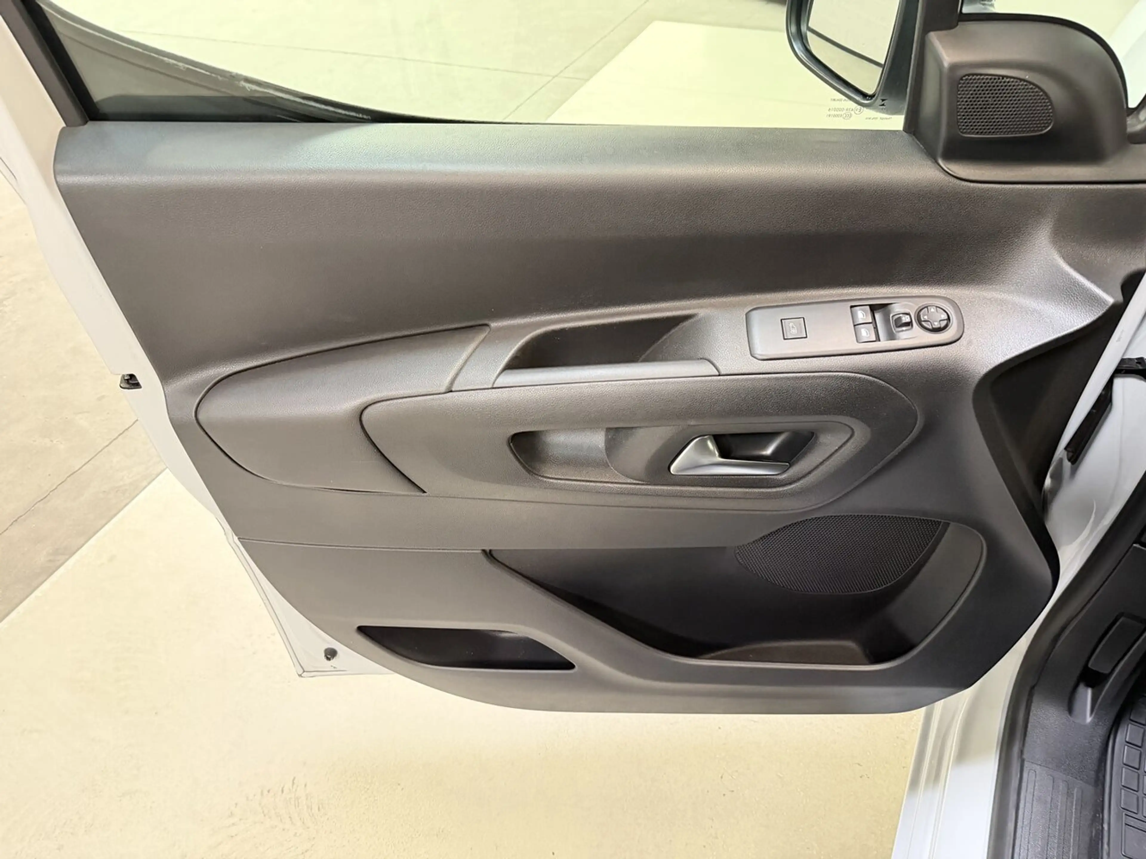 Peugeot Partner 1.5d Lichte Vracht Autom. 2PL - Airco - GPS - T... — photo 19