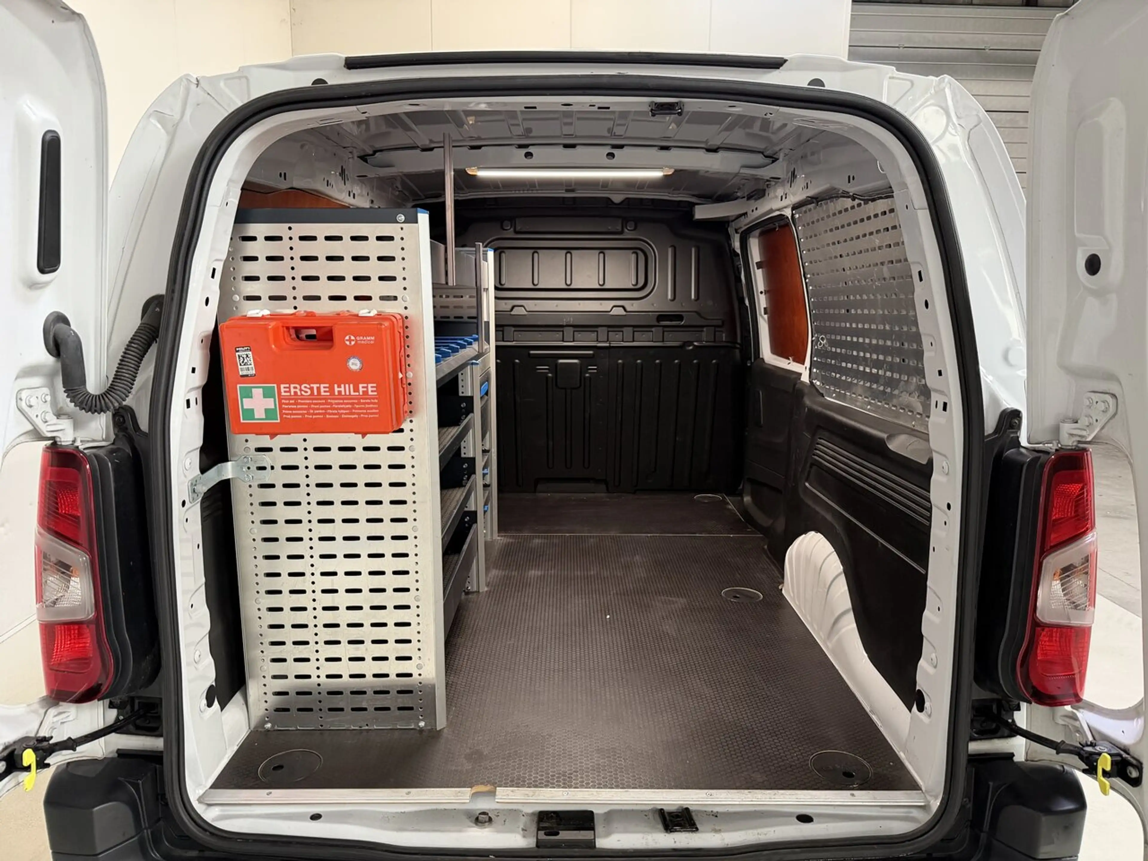 Peugeot Partner 1.5d Lichte Vracht Autom. 2PL - Airco - GPS - T... — photo 9