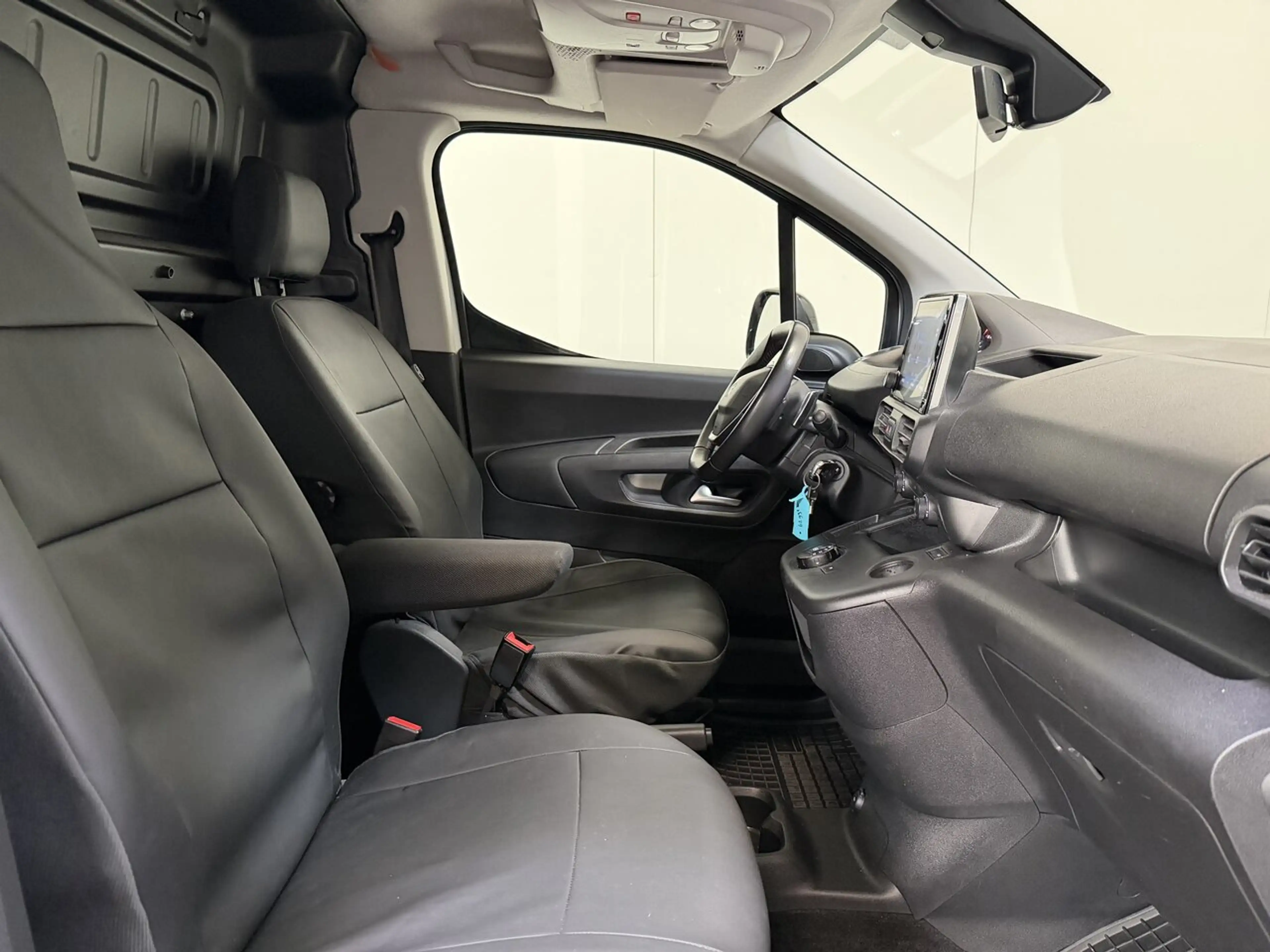 Peugeot Partner 1.5d Lichte Vracht Autom. 2PL - Airco - GPS - T... — photo 2