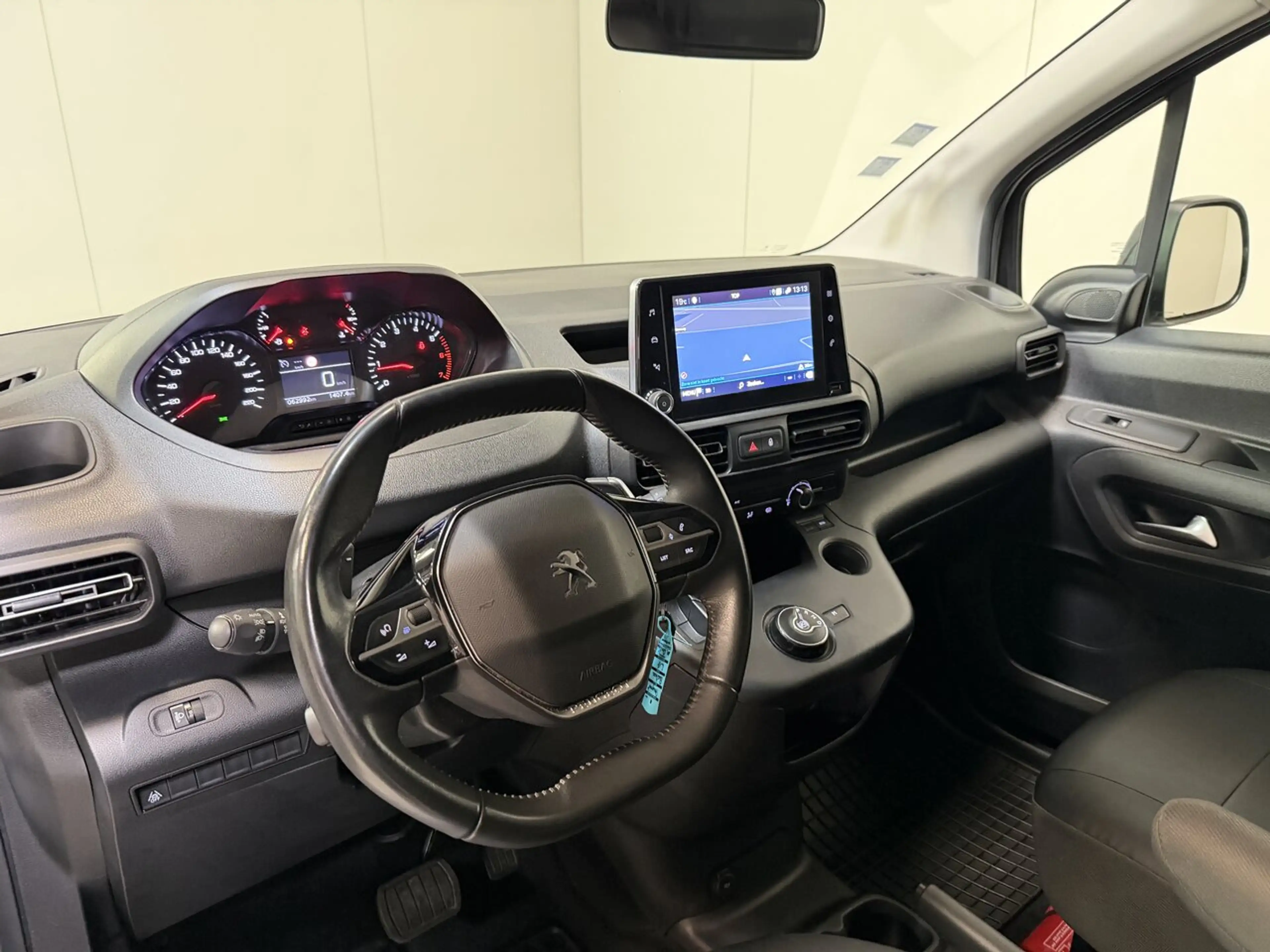 Peugeot Partner 1.5d Lichte Vracht Autom. 2PL - Airco - GPS - T... — photo 18