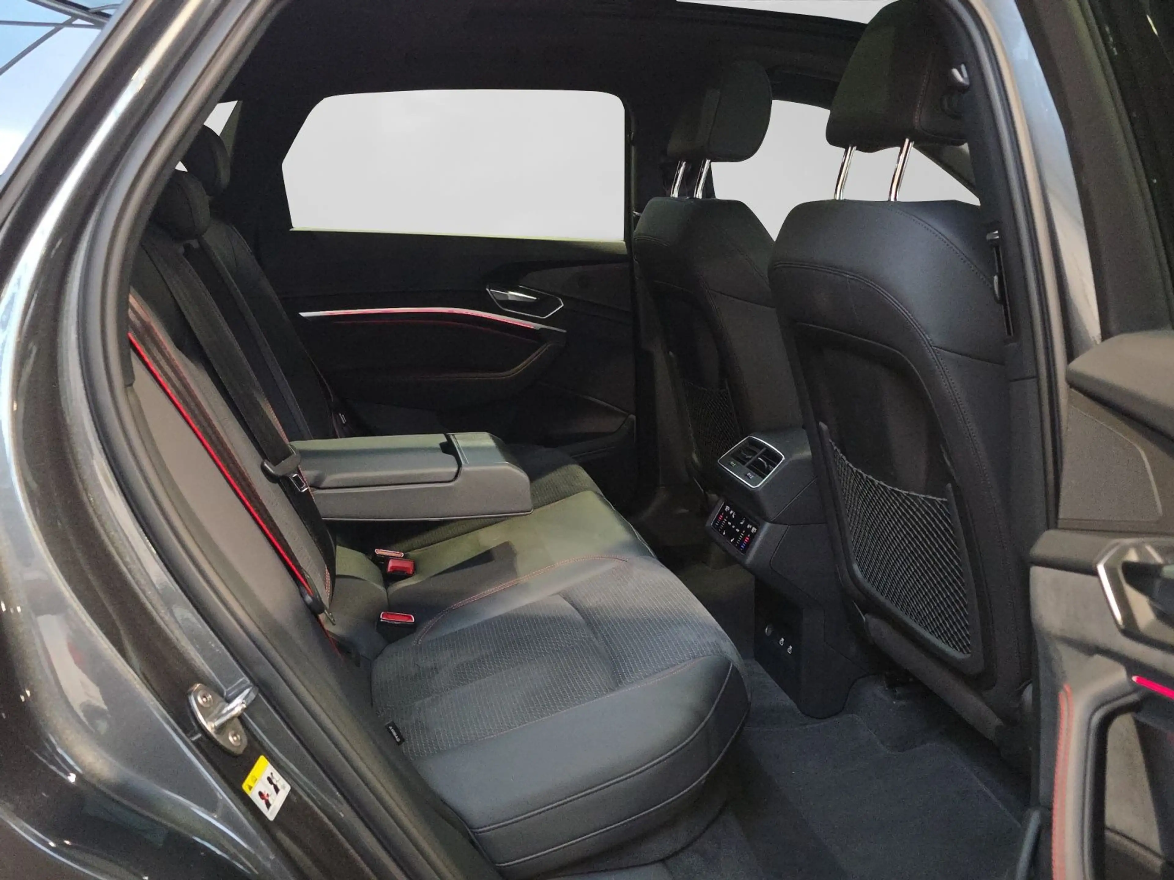 Audi Q8 e-tron 50 Q 2x S LINE PANO AHK LM22 NAVI OPS+ — photo 6