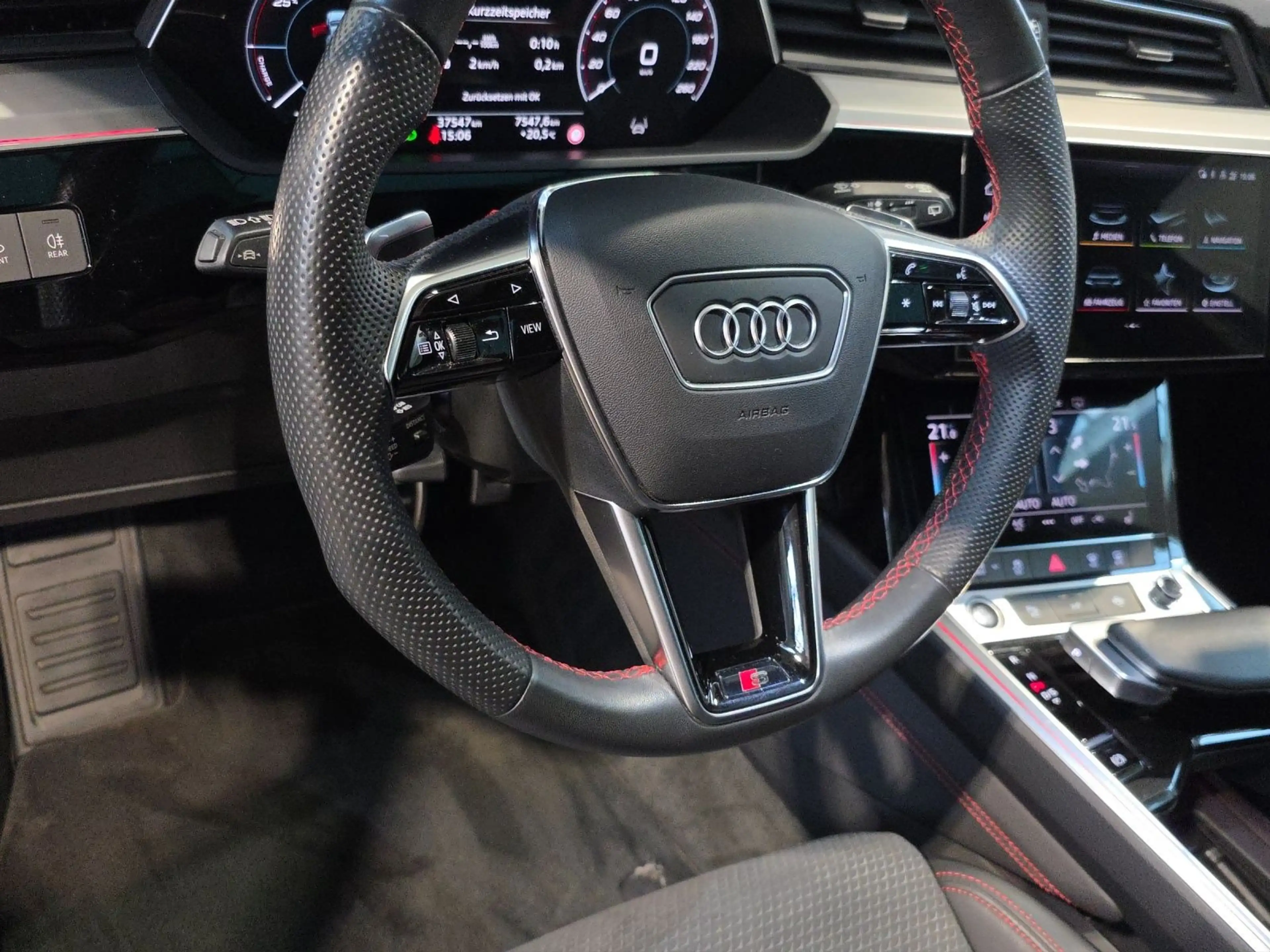 Audi Q8 e-tron 50 Q 2x S LINE PANO AHK LM22 NAVI OPS+ — photo 9