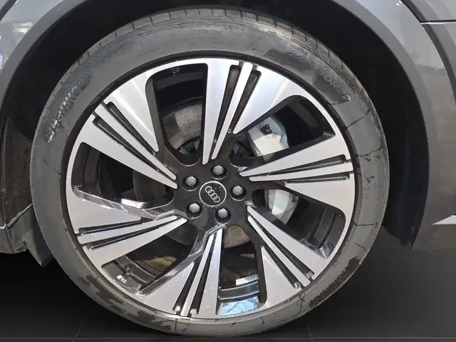 Audi Q8 E-Tron view 7