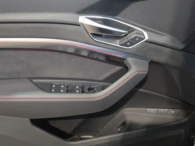 Audi Q8 E-Tron view 8