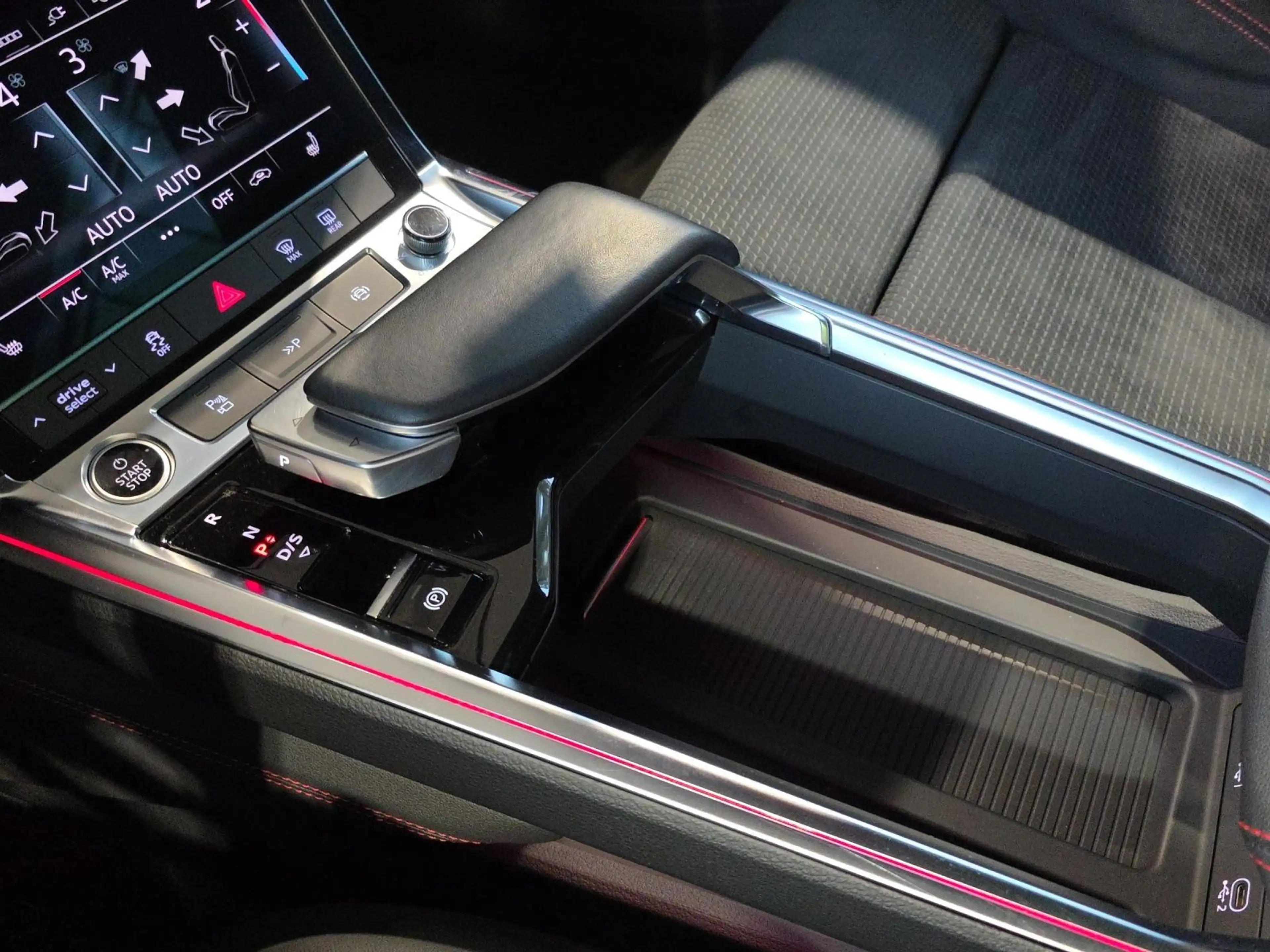 Audi Q8 e-tron 50 Q 2x S LINE PANO AHK LM22 NAVI OPS+ — photo 11