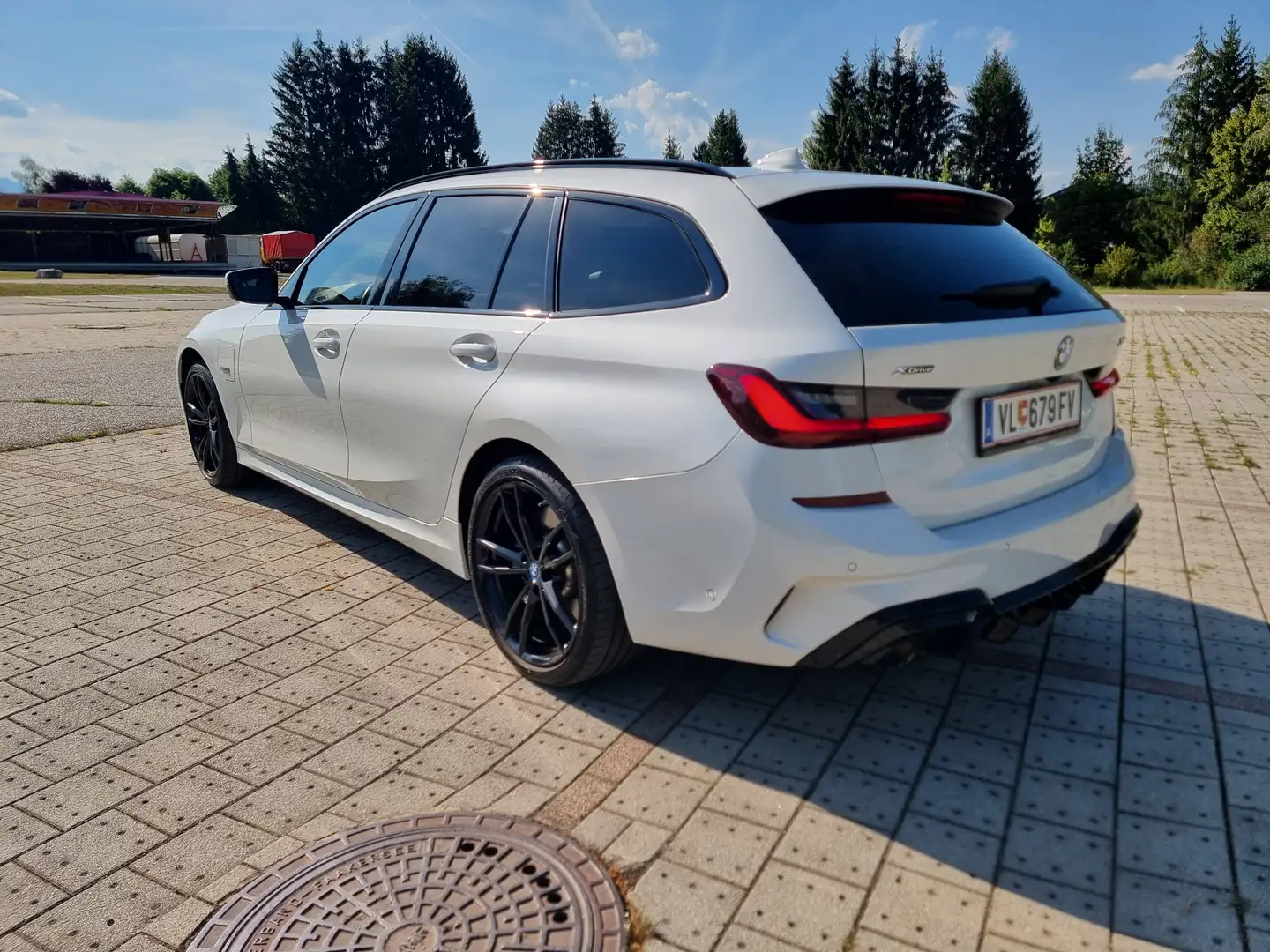 BMW 330 330e PHEV xDrive Touring Aut. Weiß - 2