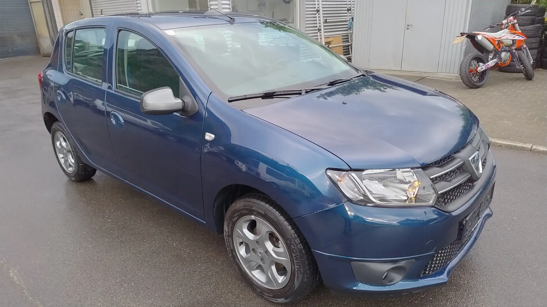 Dacia Sandero Celebration dCi 75 Blau - 2