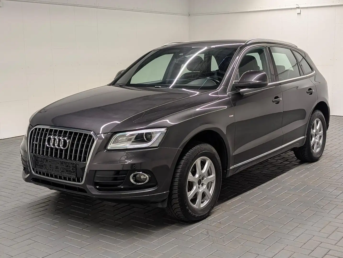 Audi Q5 quattro S-Line Standhz/AHK/Bi-Xenon/el.Heck/L Grau - 1