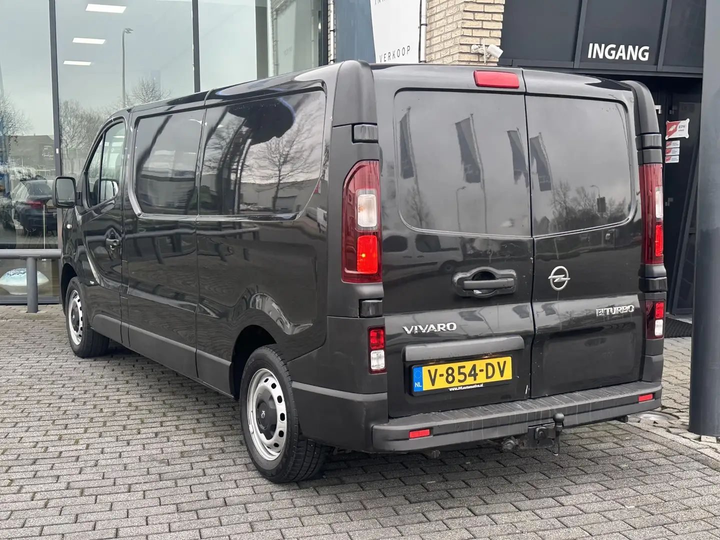 Opel Vivaro 1.6 CDTI L2H1 EcoFlex*NAVI*A/C*HAAK*CRUISE*TEL*3P* Zwart - 2