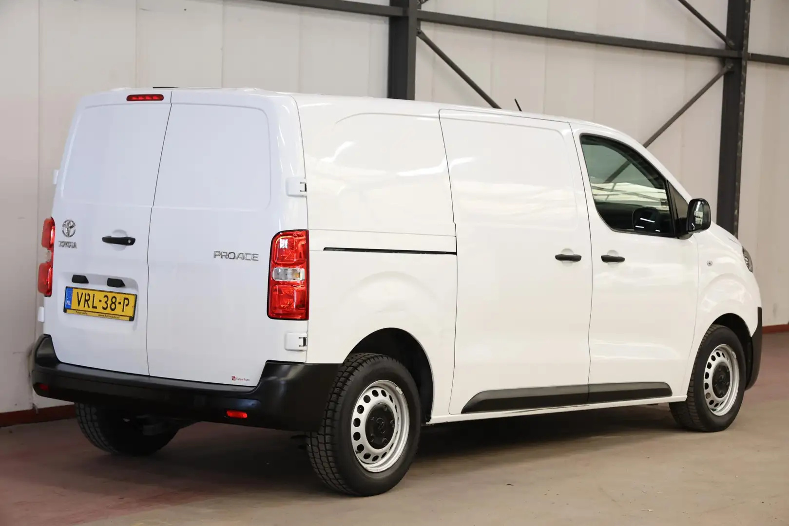 Toyota Proace Worker 2.0 D-4D L2H1 LANG EURO 6 Wit - 2