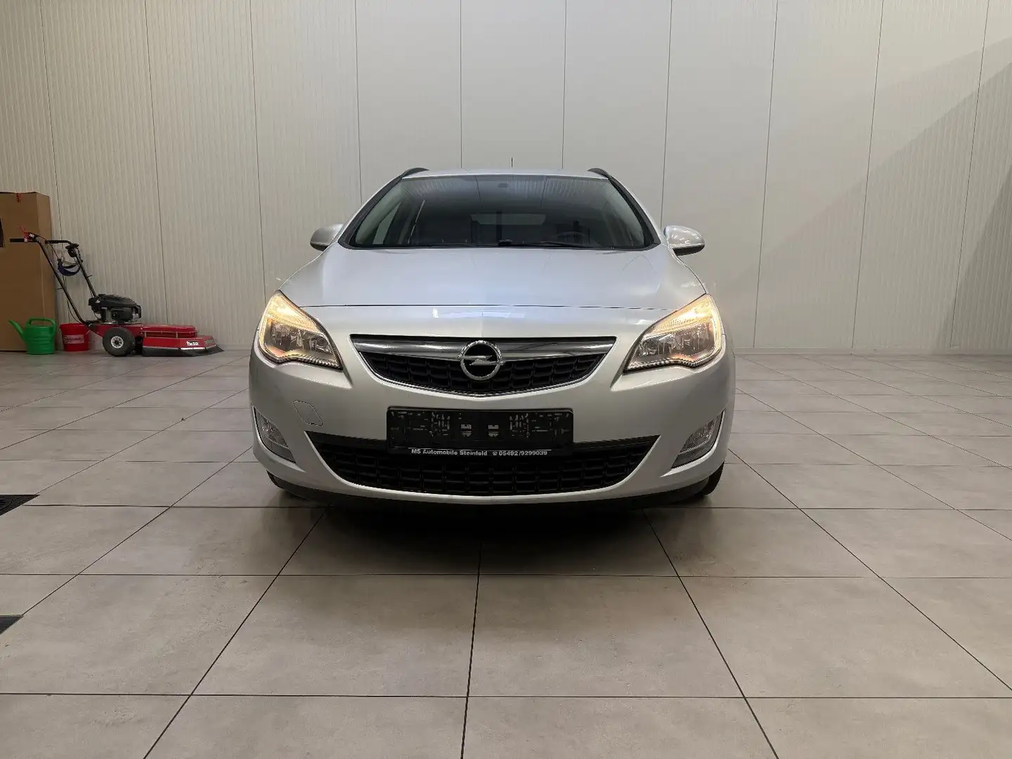 Opel Astra J 1.7 Sports Tourer Edition TEMPOMAT Silber - 2