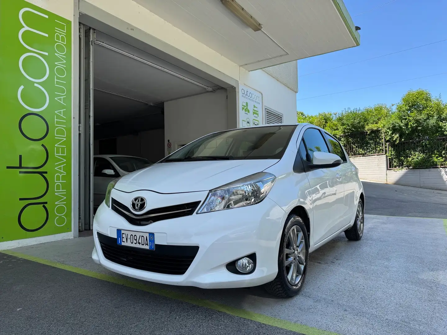 Toyota Yaris LOUNGE 5P CAMERA GARANZIA 24 MESI ANCHE NEOPATENT. Fehér - 1