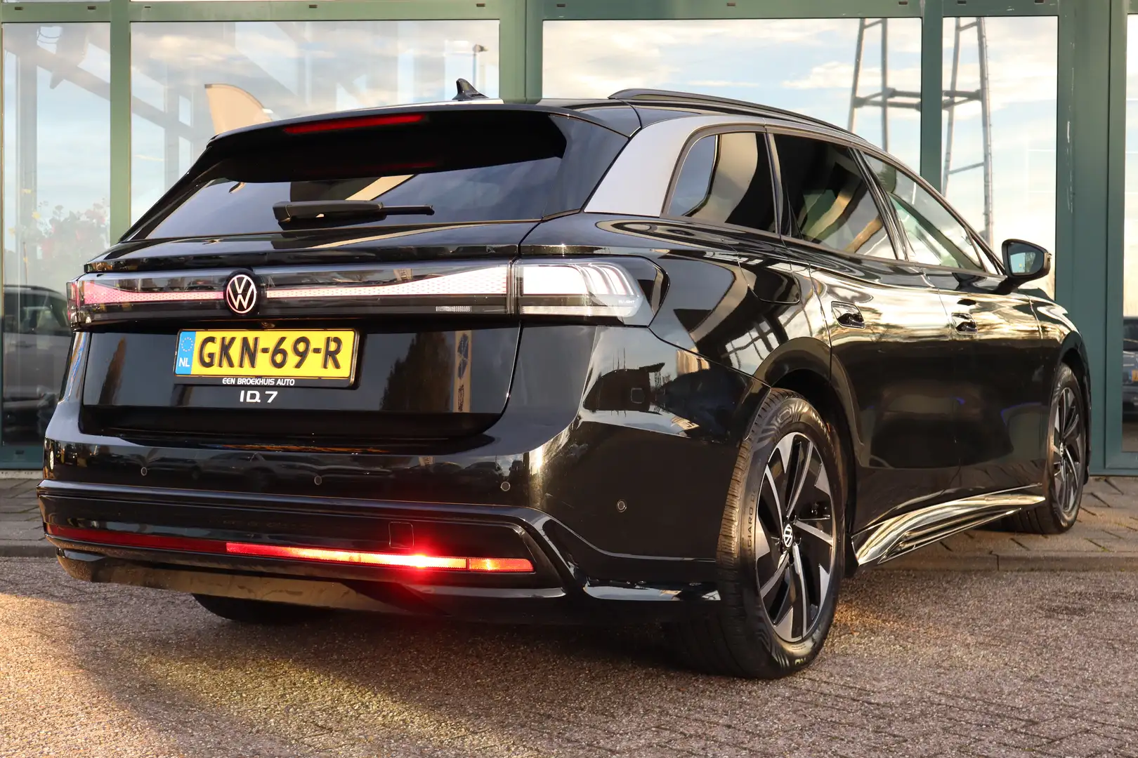 Volkswagen ID.7 Tourer 286PK Pro Business 77 kWh | Airco (automati Černá - 2