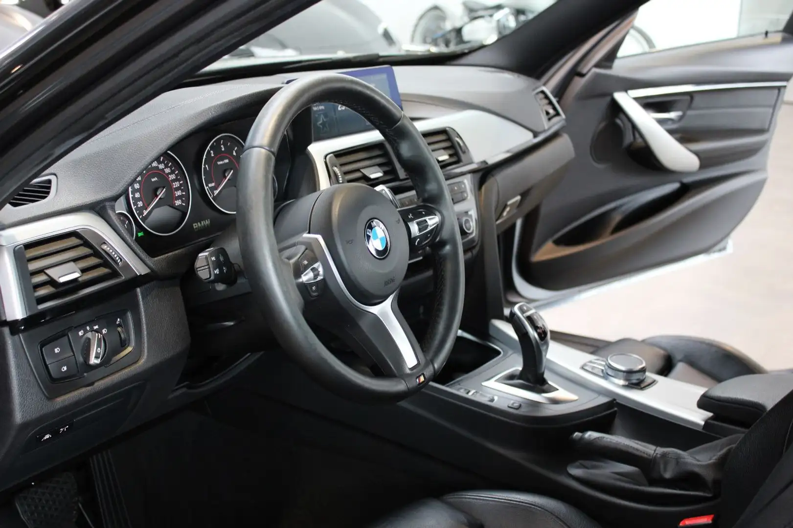BMW 320 D LIM. * M SPORT SHADOW * + LED/HUD/GSD/HIFI Gris - 2