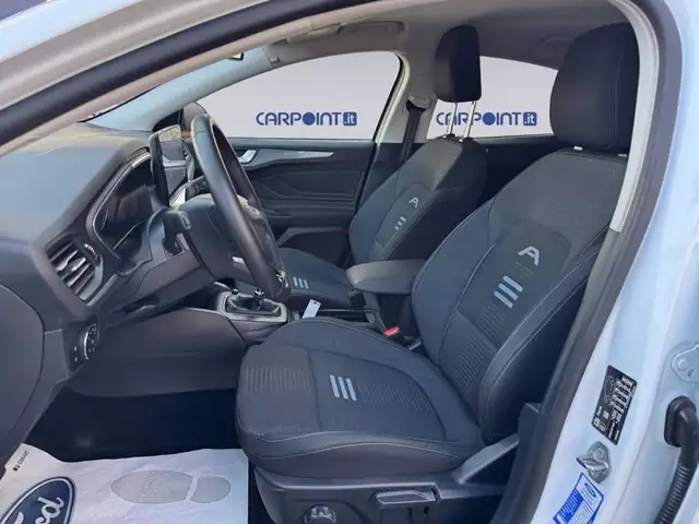 Ford Focus view 10