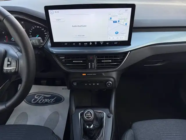 Ford Focus view 12