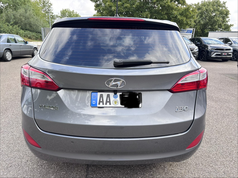 Hyundai i30 1.4 CRDi Trend Kombi *EURO 5-TEMPOMAT-CARPLAY* — photo 8