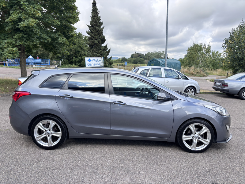 Hyundai i30 1.4 CRDi Trend Kombi *EURO 5-TEMPOMAT-CARPLAY* — photo 6