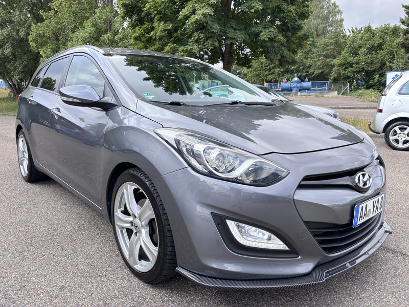 Hyundai i30 1.4 CRDi Trend Kombi *EURO 5-TEMPOMAT-CARPLAY* — photo 2