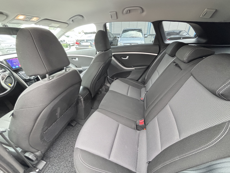 Hyundai i30 1.4 CRDi Trend Kombi *EURO 5-TEMPOMAT-CARPLAY* — photo 18