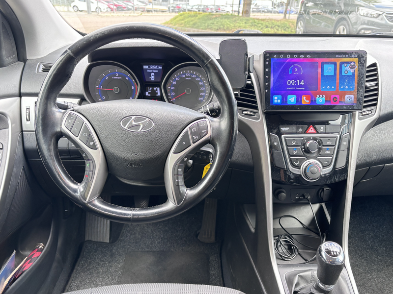 Hyundai i30 1.4 CRDi Trend Kombi *EURO 5-TEMPOMAT-CARPLAY* — photo 13