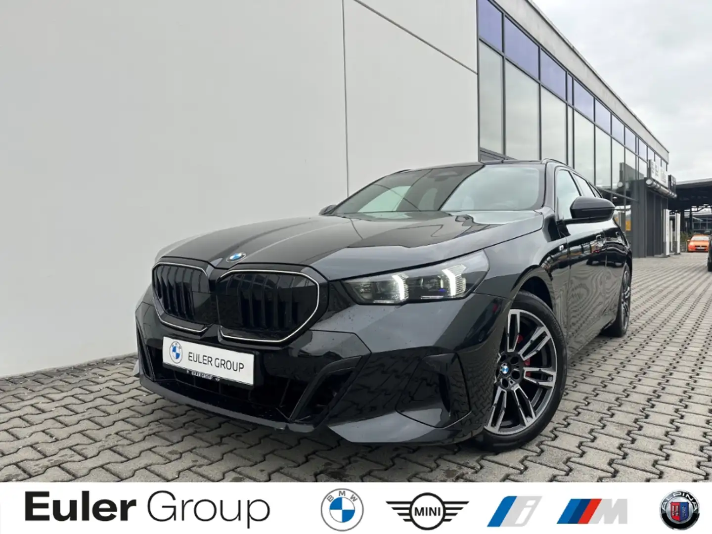 BMW 520 iA M-Sport Touring Sportpaket AHK-klappbar AHK Nav Schwarz - 1