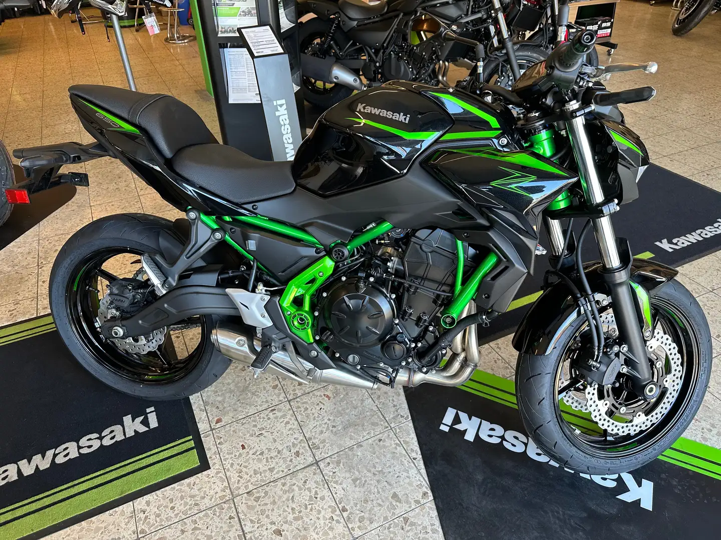 Kawasaki Z 650 Negro - 1